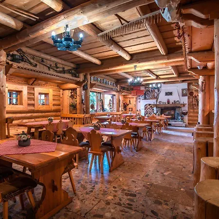 Sova Hotel&restaurant 招待所 Ždiar